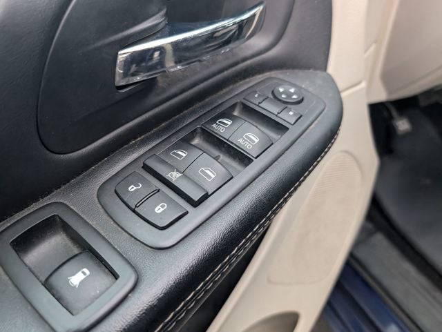 2016 Chrysler Town & Country Touring-L