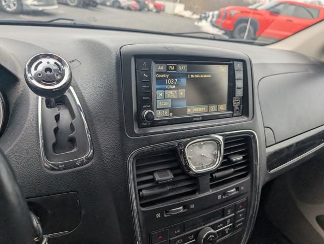 2016 Chrysler Town & Country Touring-L