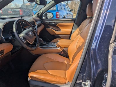 2022 Toyota Highlander Hybrid Platinum