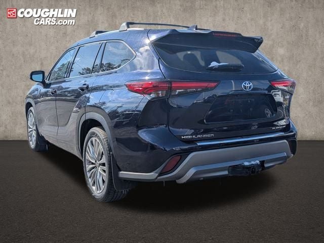 2022 Toyota Highlander Hybrid Platinum