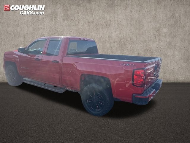 2018 Chevrolet Silverado 1500 4WD Double Cab 143.5" Custom