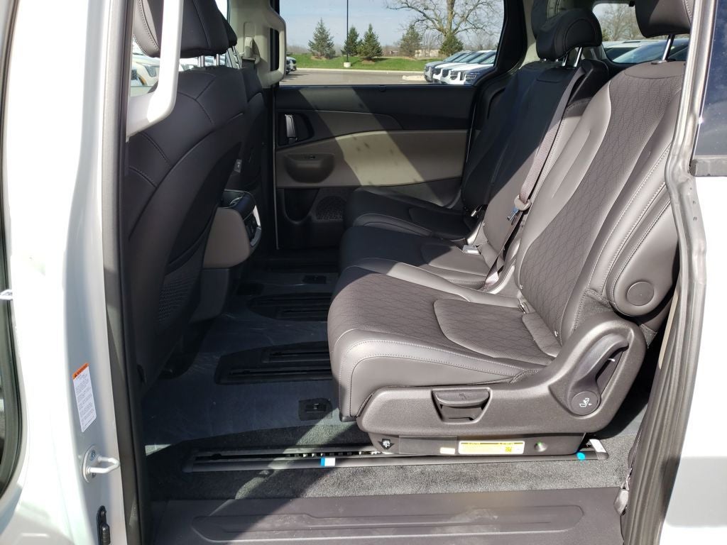 2026 Kia Carnival Hybrid Base