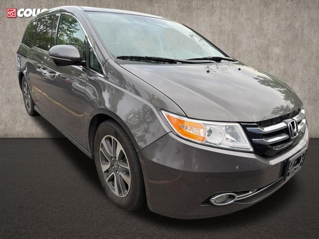 2016 Honda Odyssey Touring's photo