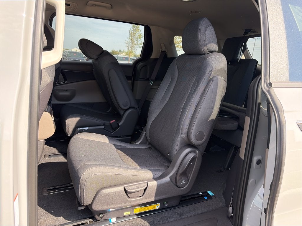 2027 Kia Carnival LX