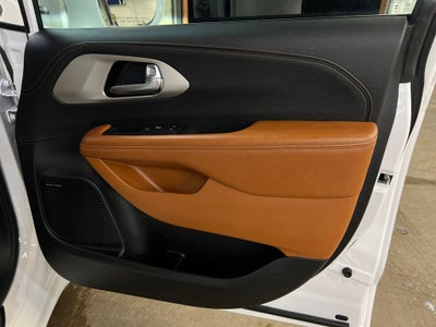 2024 Chrysler Pacifica Hybrid Pinnacle