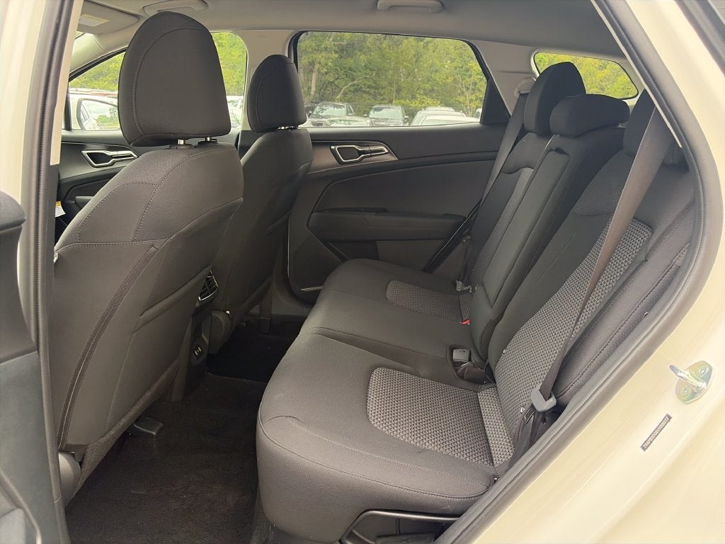 2027 Kia Sportage Hybrid LX