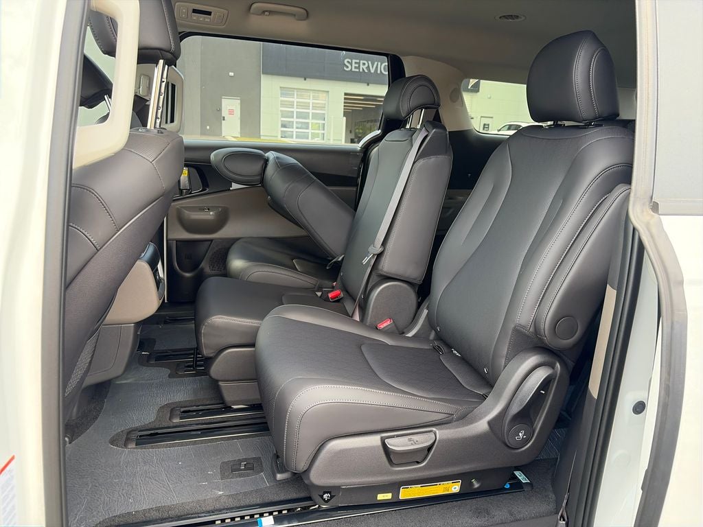 2027 Kia Carnival LXS