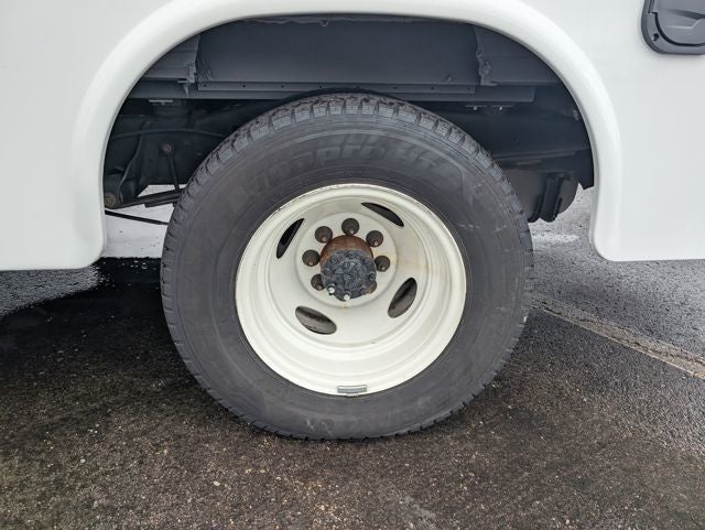 2025 Ford E-350SD Base Cutaway