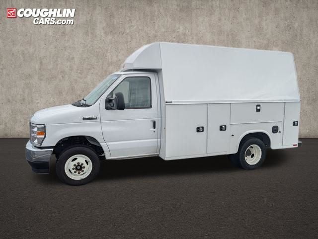 2025 Ford E-350SD Base Cutaway
