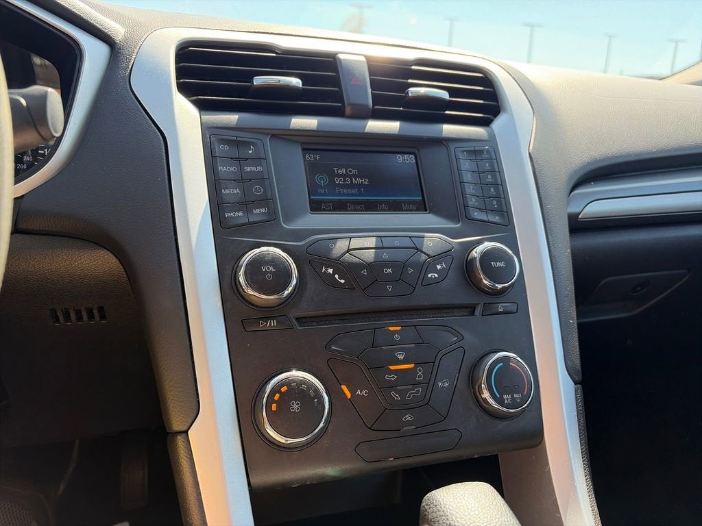 2016 Ford Fusion SE