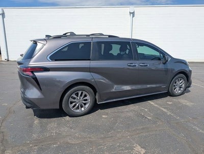 2021 Toyota Sienna XLE