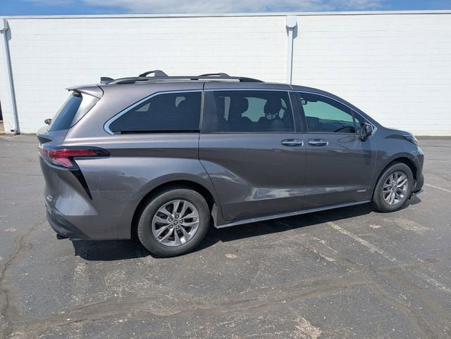 2021 Toyota Sienna XLE